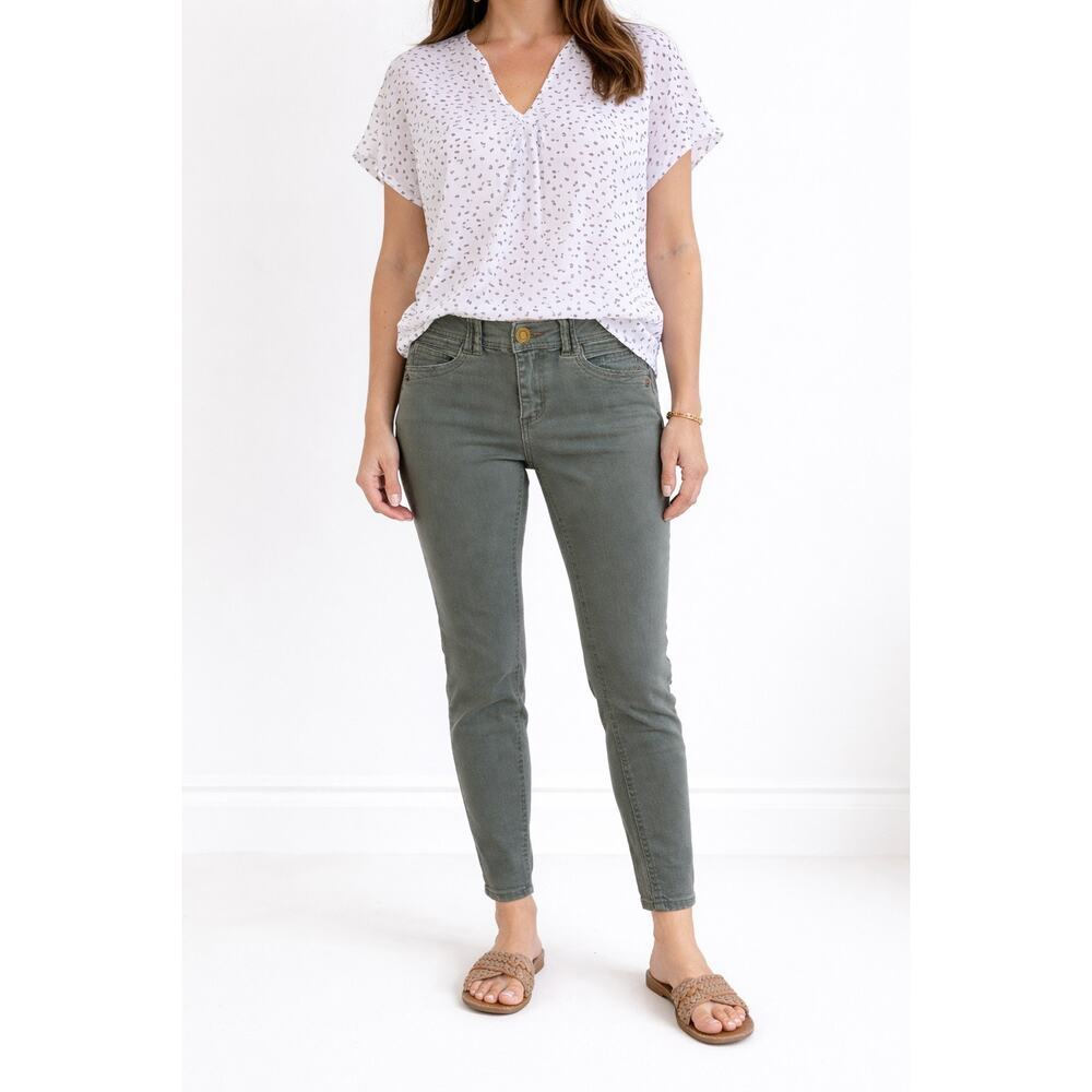 Democracy Women’s Sage Green "Ab"solution Chino  Mid Rise Stretch Pants size 4